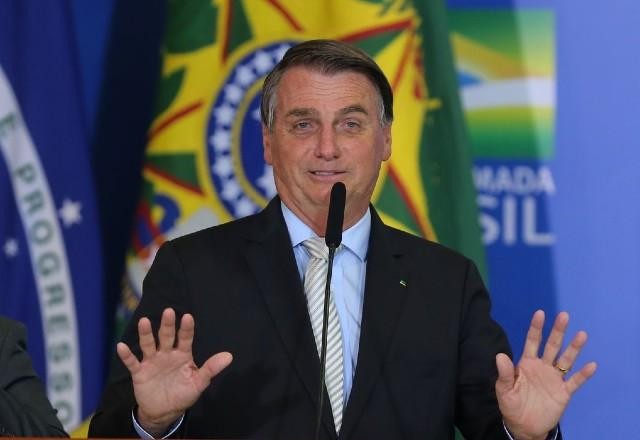 Imagem da noticia Bolsonaro se defende sobre aumento do diesel: "Abri mão do imposto federal"
