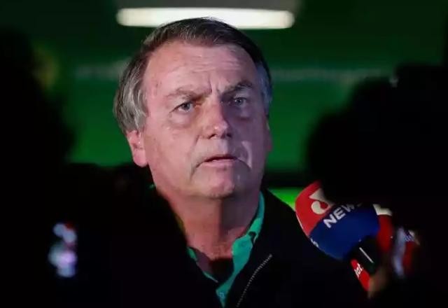 Imagem da noticia Bolsonaro diz que Cid tinha autonomia e que legislação sobre joias é "confusa"