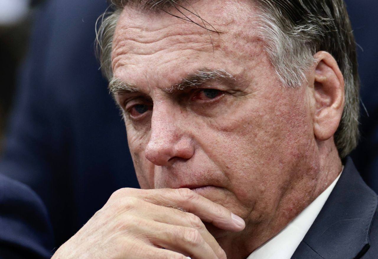 Imagem da noticia Bolsonaro é internado para fazer cirurgia de hérnia inguinal; entenda condição