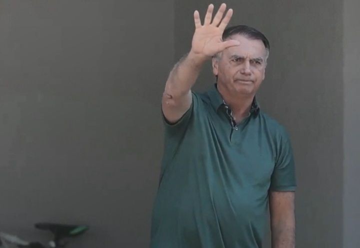 Imagem da noticia Bolsonaro deve sair de casa domingo (14) para ir a hospital