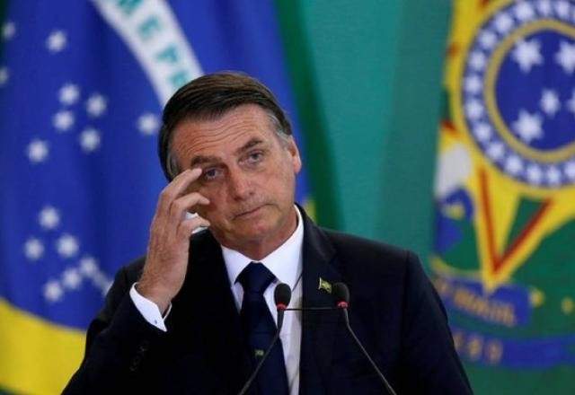 Imagem da noticia TCU determina depoimento de Bolsonaro e o proíbe de vender joias