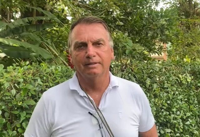Imagem da noticia Bolsonaro diz que estado de sítio não é crime ao falar sobre "minutas do golpe"
