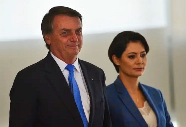 Imagem da noticia Bolsonaro erra data, corrige e diz que mulheres "são competentes tanto quanto qualquer homem"