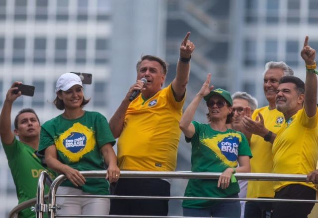 Imagem da noticia Deputados bolsonaristas ficam com ciúmes após restrição de acesso ao trio elétrico em ato de Bolsonaro