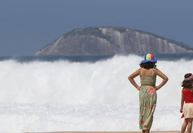 Chuva aumenta no norte e nordeste; ondas de três metros no sudeste