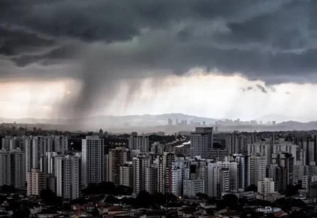 Imagem da noticia Frente fria chega a SC, PR e SP; temporal continua no  litoral nordestino