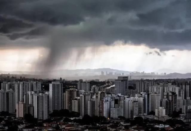 Frente fria chega a SC, PR e SP; temporal continua no  litoral nordestino