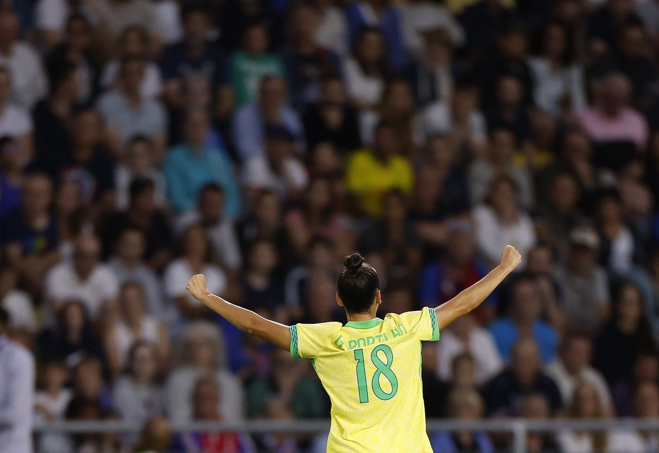 Brasil despacha França e encara a Espanha na semifinal do futebol feminino