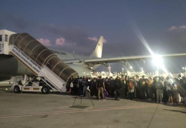 Imagem da noticia Primeiro voo com repatriados decola de Israel para o Brasil