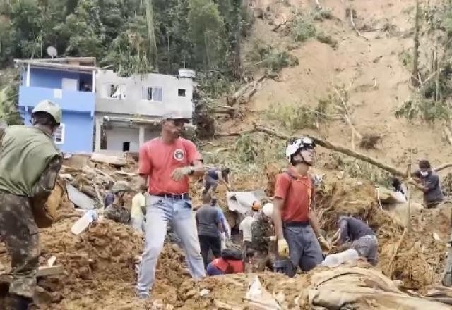 Moradores afirmam que ao menos 30 pessoas podem estar soterradas na Barra do Sahy