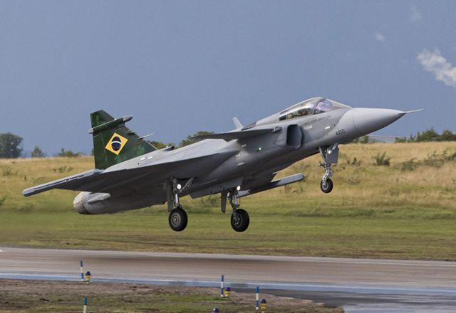 Imagem da noticia AO VIVO: Lula inaugura linha de produção do caça F-39 Gripen