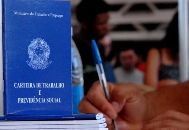 Imagem da noticia Taxa de desemprego cai e chega a 8,0% entre abril e junho, diz IBGE