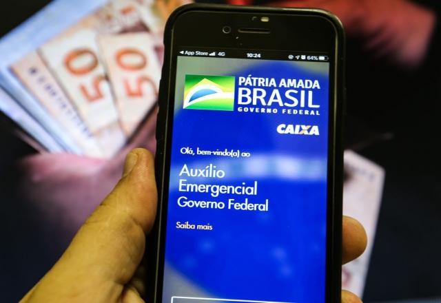 Nascidos em abril podem sacar auxílio emergencial nesta 2ª feira