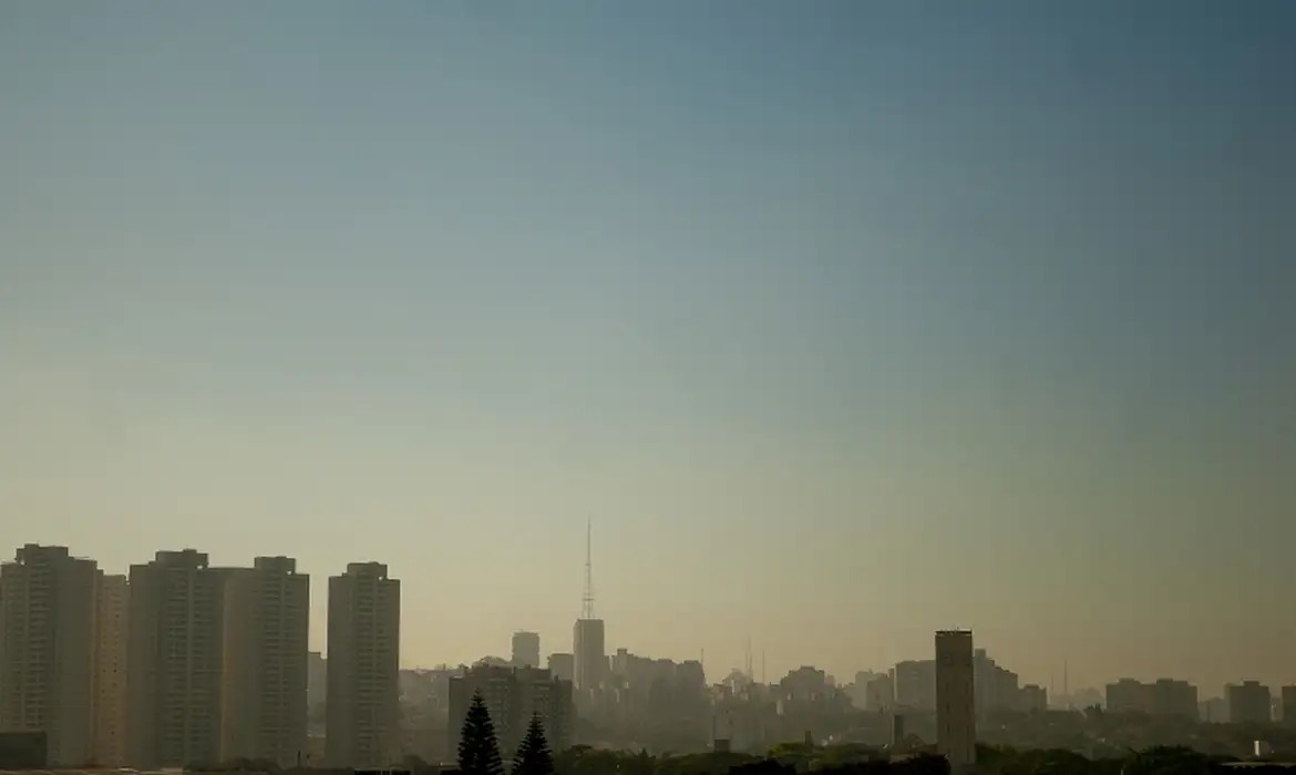 Imagem da noticia Alerta vermelho: último dia de setembro é de grande perigo para baixa umidade em 5 estados e no DF