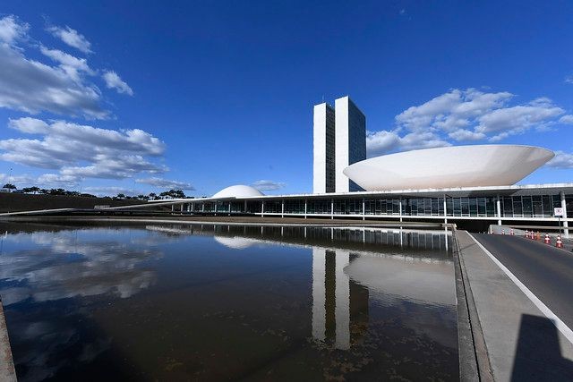 Imagem da noticia Congresso pede suspensão da decisão de Dino que interrompeu uso de emendas