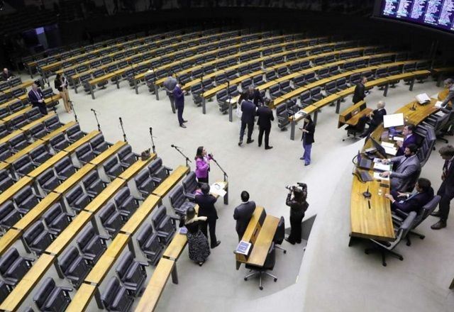 Imagem da noticia Câmara conclui votação de projeto da reoneração da folha de pagamento de 17 setores