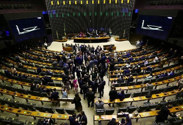 Imagem da noticia Câmara aprova MP que altera regras para pagamento do vale-refeição
