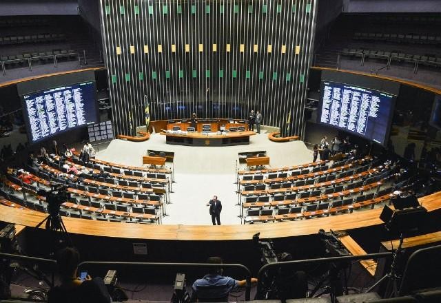 Imagem da noticia Aprovada lei que torna hediondo crimes sexuais contra crianças e adolescentes