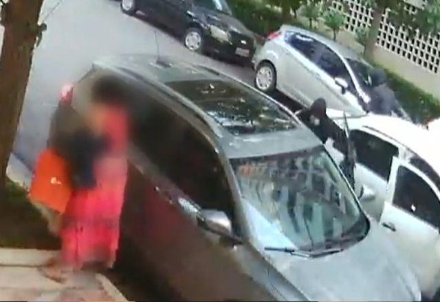 Imagem da noticia SP: Câmeras flagram sequestro de família em plena luz do dia