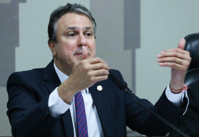 Imagem da noticia "A meta é alfabetizar 100% das crianças", diz Camilo Santana
