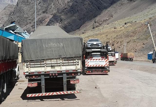 Imagem da noticia Caminhoneiros barrados no Chile apontam "urgência humanitária"