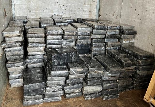 Imagem da noticia Polícia apreende mais de 3 toneladas de maconha em caminhão na Rodovia Raposo Tavares 