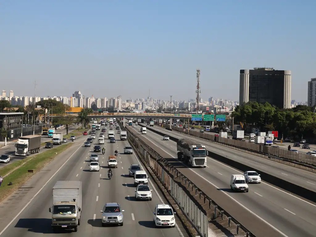 Imagem da noticia Acidentes com caminhões disparam nas rodovias federais em 2024