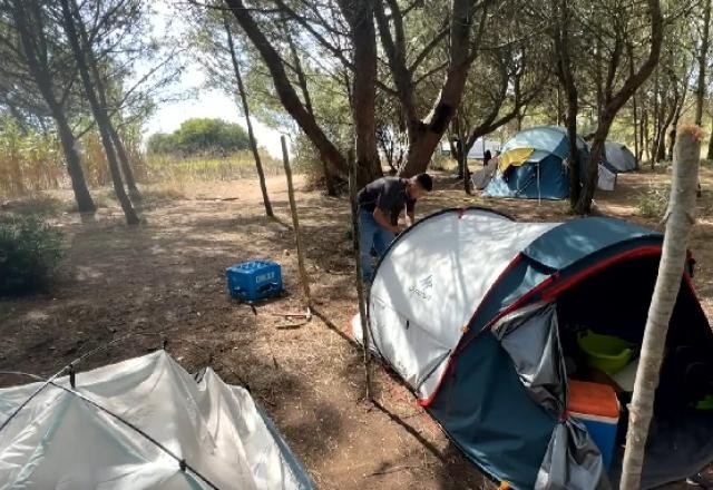 Brasileiros vivem em barracas para economizar com aluguel em Lisboa