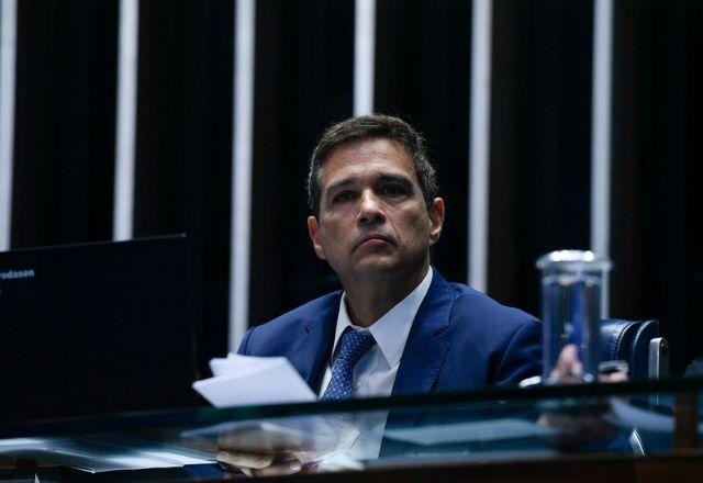Imagem da noticia Inflação de serviços preocupa BC "um pouco mais", diz Campos Neto