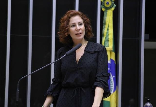 Imagem da noticia PF encaminha inclusão de Carla Zambelli na lista vermelha da Interpol