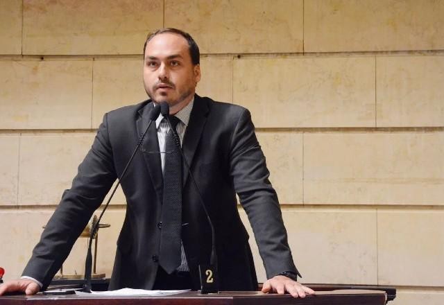 Imagem da noticia STF envia à PGR pedido de apuração sobre ida de Carlos Bolsonaro à Rússia