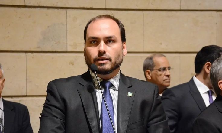 Imagem da noticia Carlos critica PF por oferecer “protetores auriculares” a Bolsonaro em vez de eliminar barulho na cela