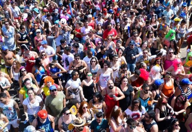 Imagem da noticia A política faz parte do carnaval: especialista avalia relação entre social e folia