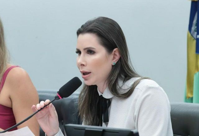 Imagem da noticia Em vitória da oposição, comissão aprova proposta que permite ao Congresso suspender decisões do STF