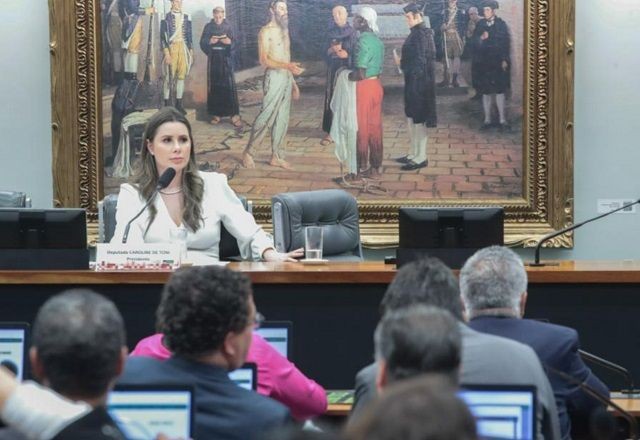 Imagem da noticia Votação de proposta que acaba com aborto legal é adiada em comissão da Câmara