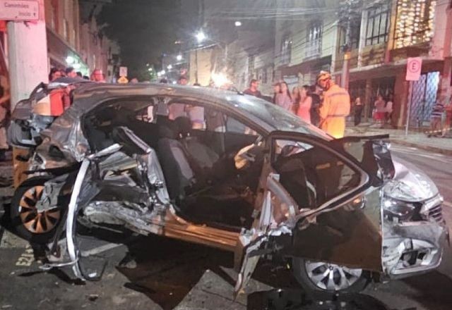 Imagem da noticia Ônibus perde os freios, atinge carros e deixa 14 feridos em Juiz de Fora (MG)