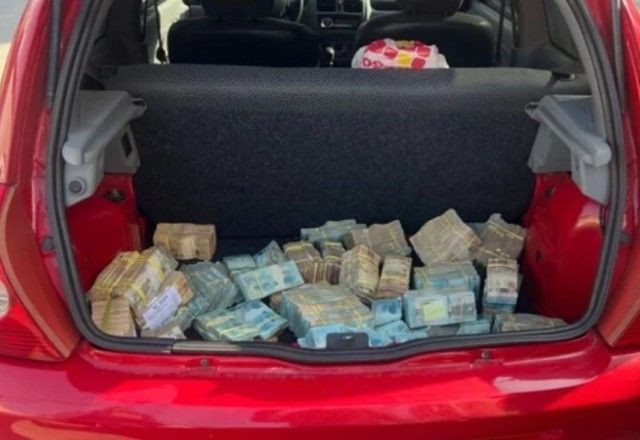 Imagem da noticia Homem visto em carro abandonado com mais de R$ 1 mi é assessor de deputado e foi secretário de prefeito