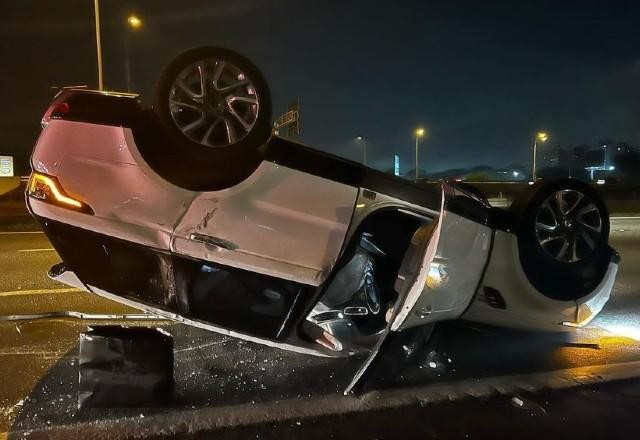 Imagem da noticia Cantora Paula Fernandes capota carro um dia antes de seu aniversário