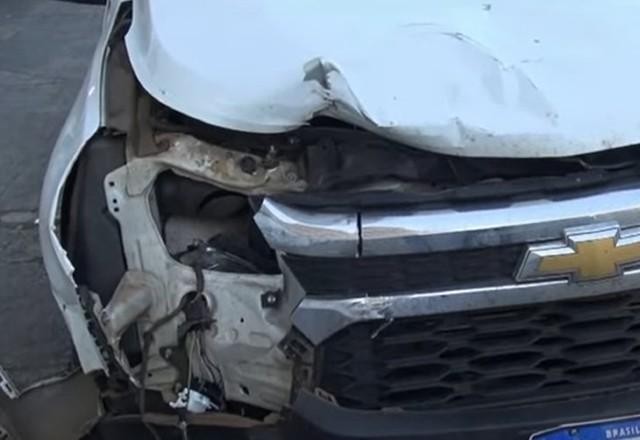 Imagem da noticia Professora tem carro metralhado após entrar por engano em comunidade