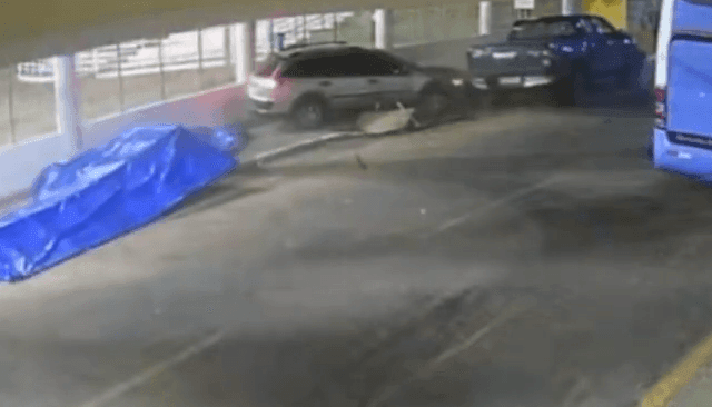 Motorista deixa placa do veículo para trás ao fugir de colisão