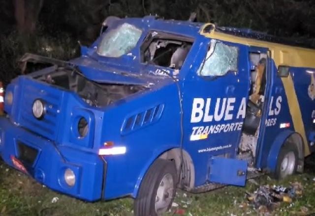 Imagem da noticia Criminosos atacam carro-forte em rodovia de São Paulo