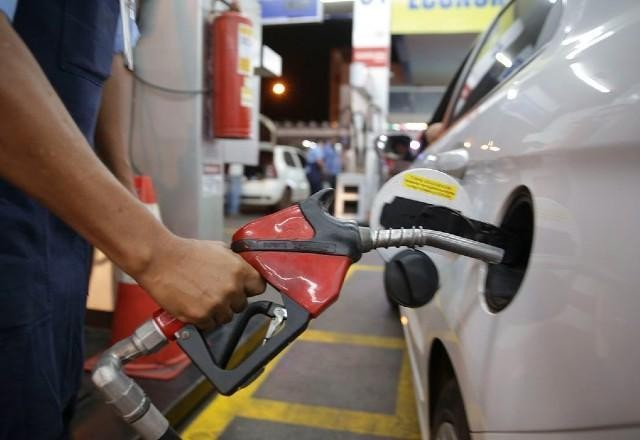 Imagem da noticia Gasolina e diesel batem preço recorde no postos de combustíveis