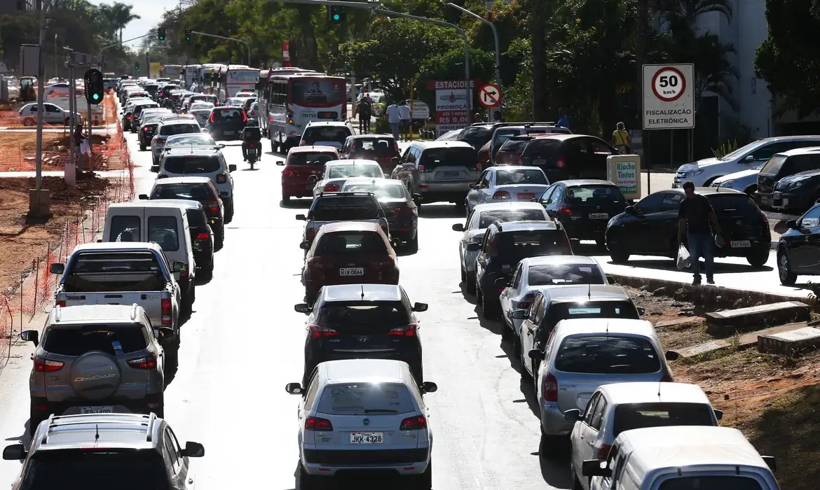 Imagem da noticia Governo faz acordo e aprova a volta do seguro obrigatório de veículos; entenda