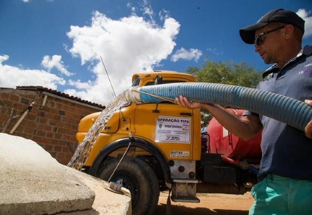 Falta de água: Governo Federal corta recursos do Programa Carro-Pipa