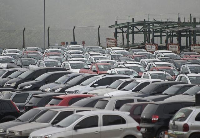 Imagem da noticia "Governo resolveu baixar preço de carro na marra", diz analista