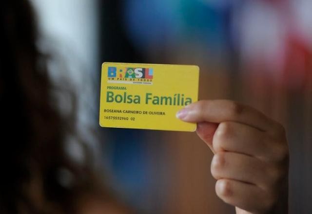 Imagem da noticia Três milhões de famílias cadastradas no Bolsa Família deixaram a pobreza em 2023