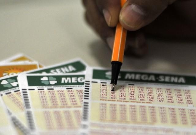 Imagem da noticia Três apostadores acertam os seis números da Mega-Sena