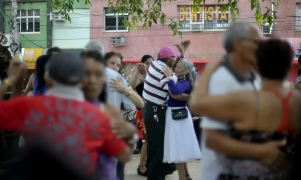 Imagem da noticia STF libera casamento para maiores de 70 anos com partilha de bens