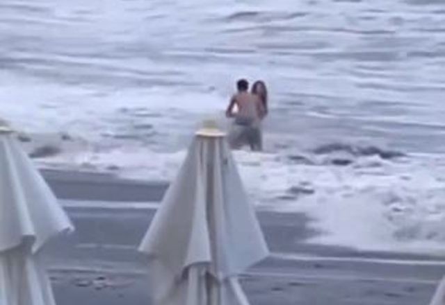 Imagem da noticia VÍDEO: mulher é arrastada pelo mar e desaparece em uma praia da Rússia