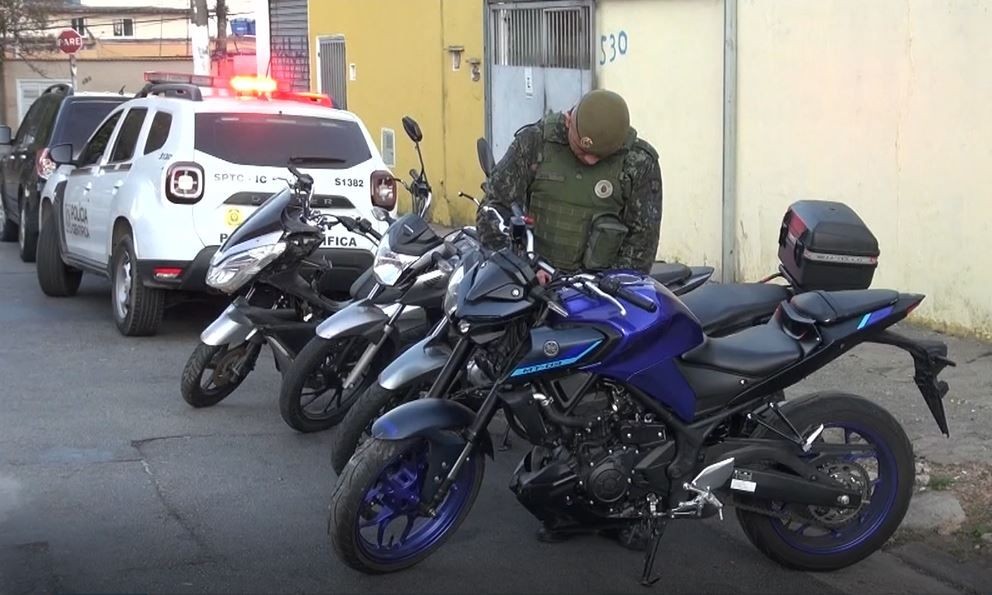 Garagem com motos roubadas é descoberta na zona leste de SP